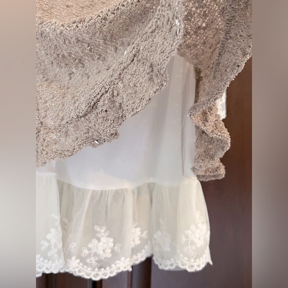 Girls Beige and Cream lace tunic or dress - 6x - Picture 8 of 11